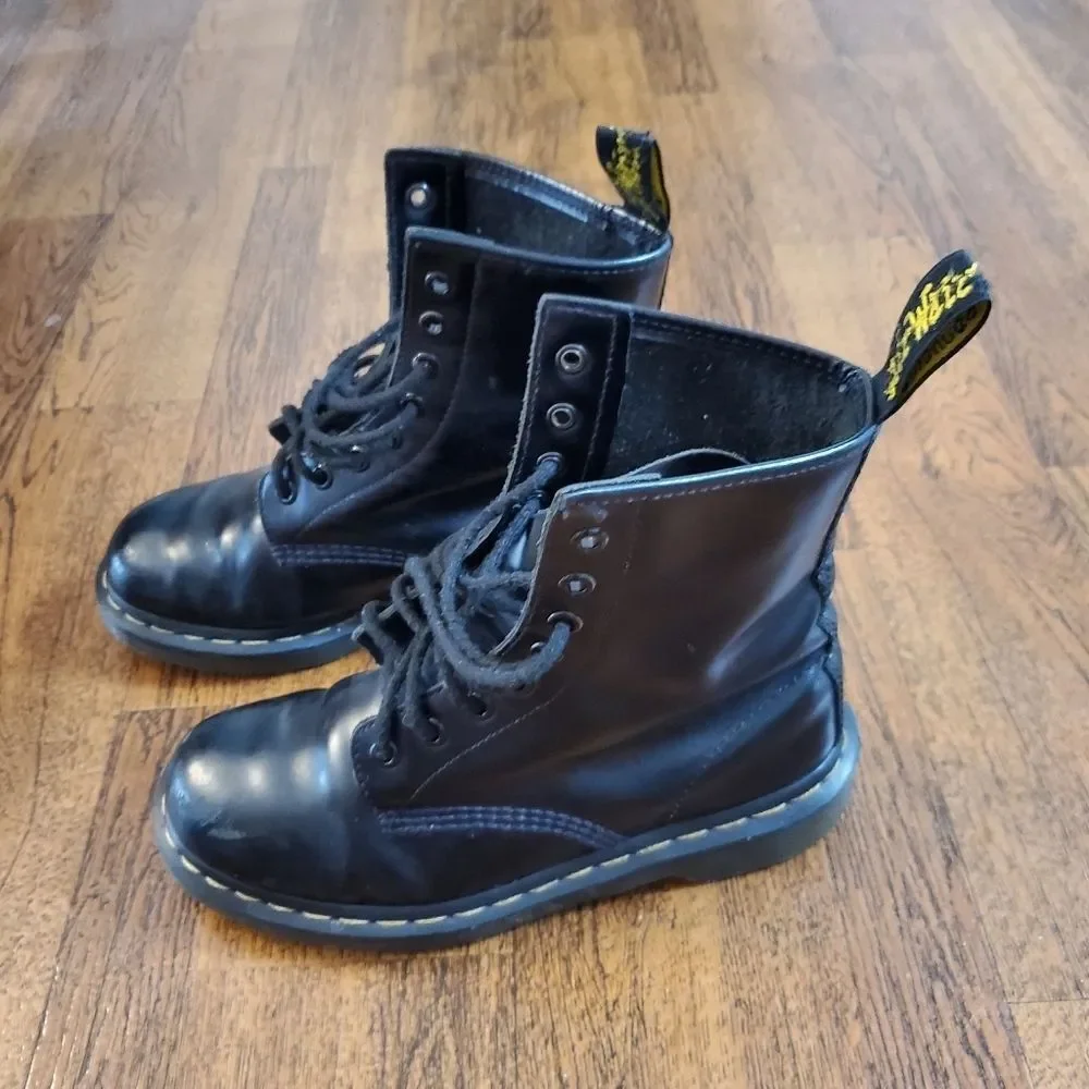 Dr Martens Boots Unisex Sz 5 Men 6 Ladies Black Leather Airwair Cushioned Soles